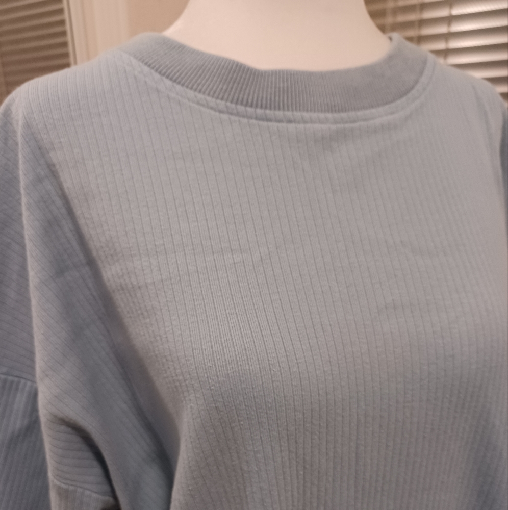 4/$60 Blue Ribbed Tee - Size Large (42) - Picture 2 of 6